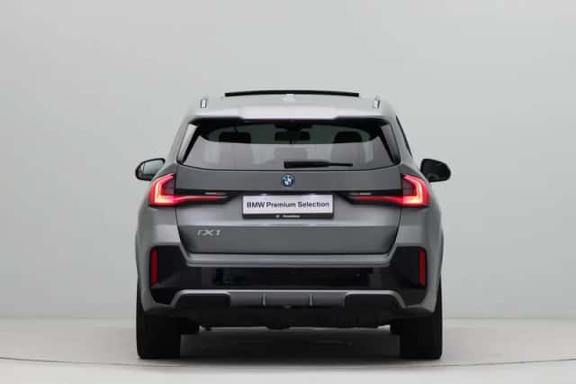 BMW iX1 (2024) thumbnail 9