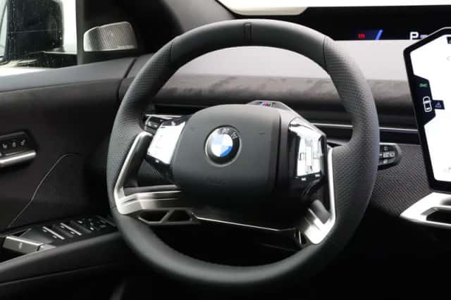BMW iX3 (2026) thumbnail 2