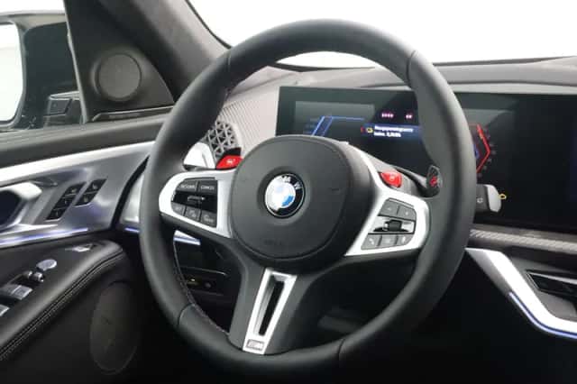 BMW XM (2026) thumbnail 2