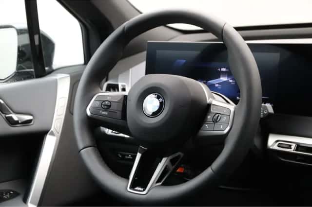 BMW iX (2026) thumbnail 2