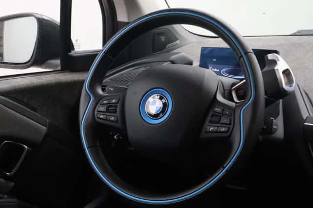 BMW i3 (2022) thumbnail 2