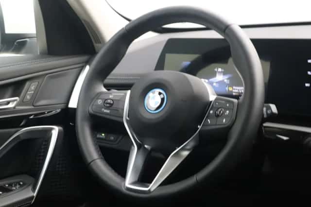BMW iX1 (2026) thumbnail 2