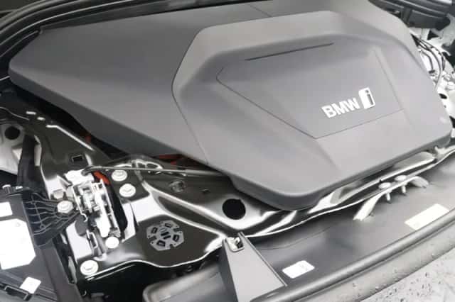 BMW iX1 (2026) thumbnail 4