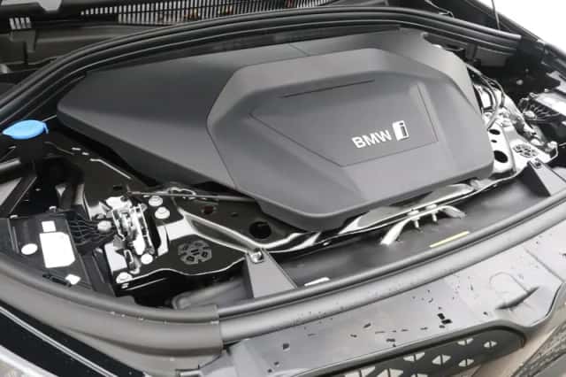 BMW iX1 (2026) thumbnail 4