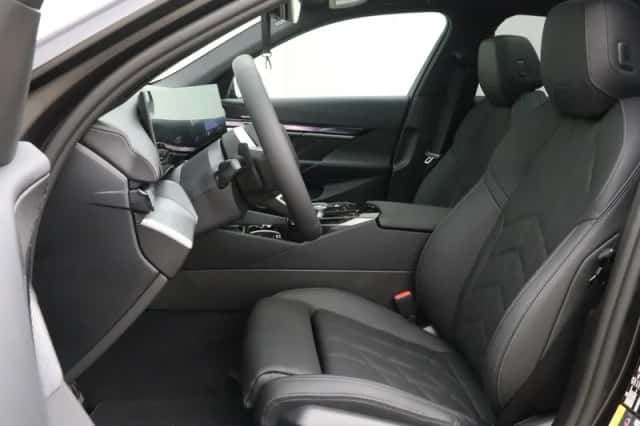 BMW i5 (2026) thumbnail 5