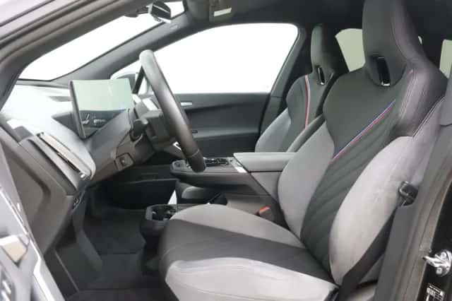 BMW iX (2025) thumbnail 4