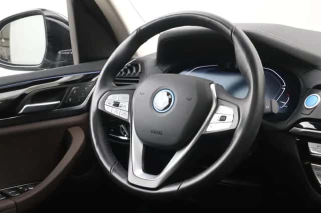 BMW iX3 (2021) thumbnail 2