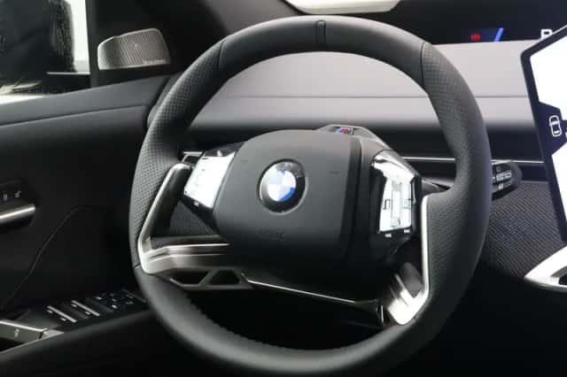 BMW iX3 (2026) thumbnail 2