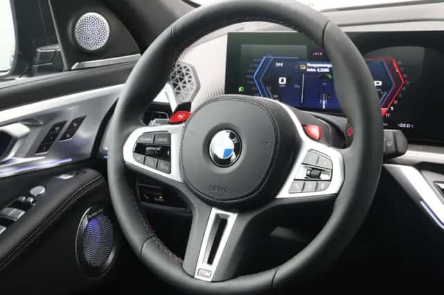 BMW XM (2026) thumbnail 2