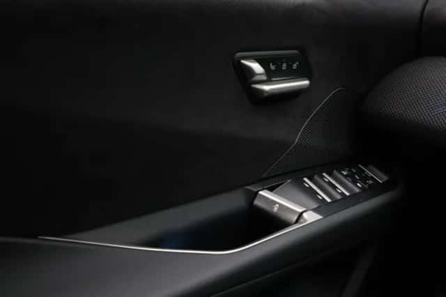 BMW iX3 (2026) thumbnail 16