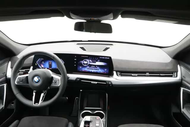BMW iX2 (2025) thumbnail 13
