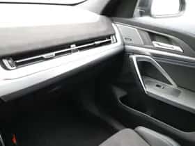 BMW iX2 (2025) thumbnail 15