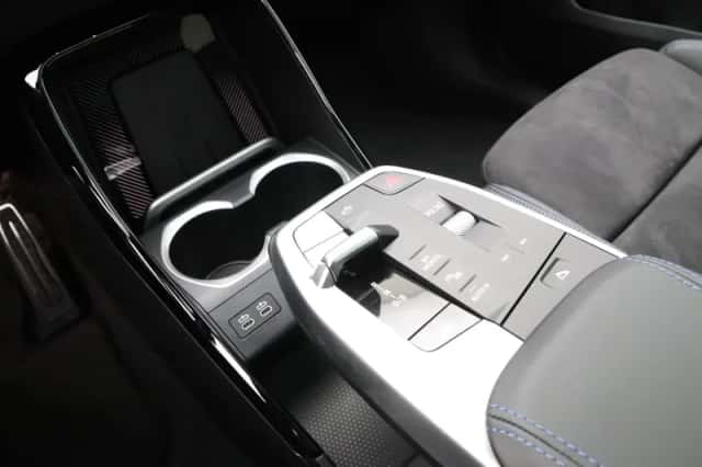 BMW iX2 (2025) thumbnail 18
