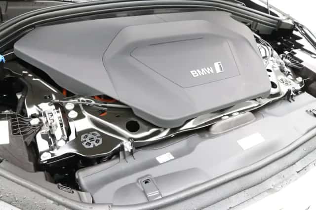 BMW iX2 (2025) thumbnail 4