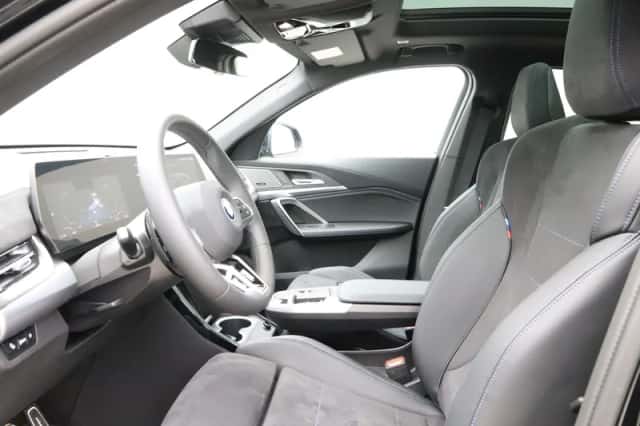 BMW iX2 (2025) thumbnail 5