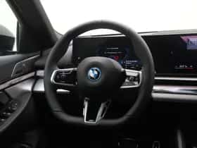 BMW i5 (2025) thumbnail 2