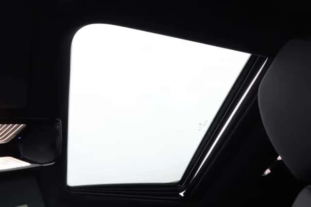 BMW i4 (2025) thumbnail 22