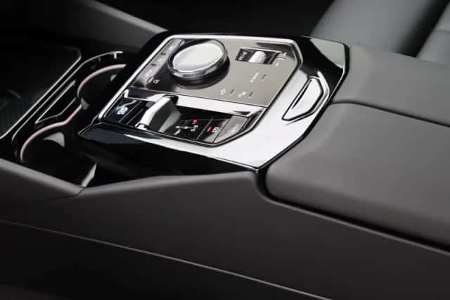 BMW i5 (2026) thumbnail 17