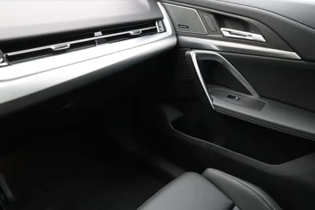 BMW iX2 (2026) thumbnail 16