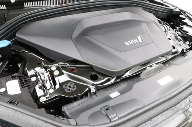 BMW iX2 (2026) thumbnail 4