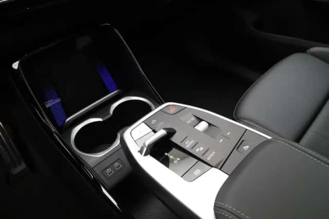 BMW iX2 (2026) thumbnail 12