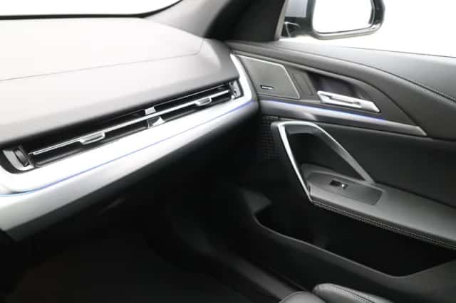 BMW iX2 (2026) thumbnail 13
