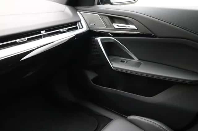 BMW iX2 (2026) thumbnail 15
