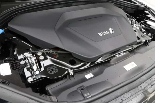 BMW iX2 (2026) thumbnail 4
