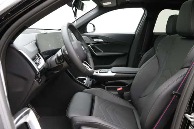 BMW iX2 (2026) thumbnail 5