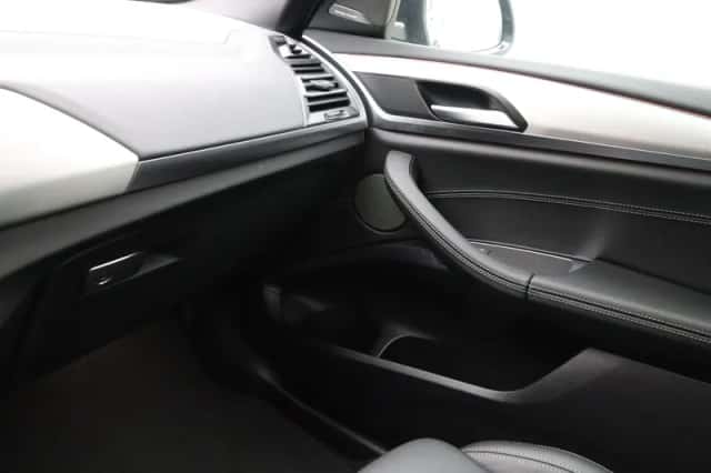 BMW X4 (2026) thumbnail 15