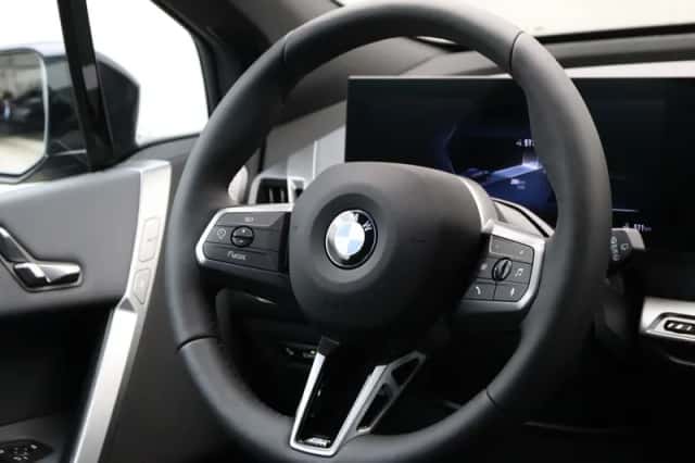 BMW iX (2026) thumbnail 2