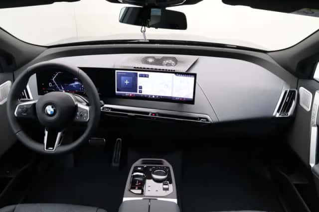 BMW iX (2026) thumbnail 12