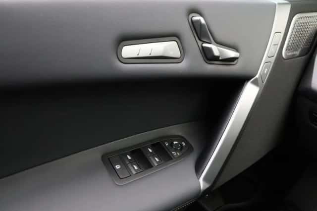 BMW iX (2026) thumbnail 17