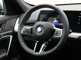 BMW iX1 (2026) thumbnail 2