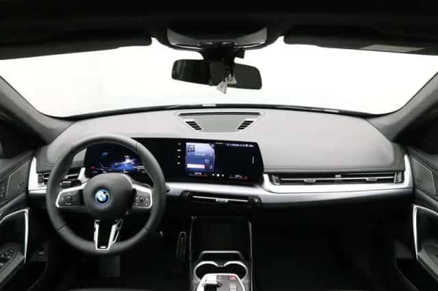 BMW iX1 (2026) thumbnail 13