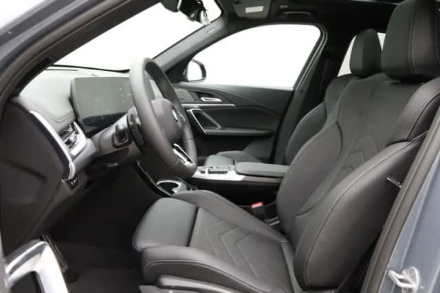 BMW iX1 (2026) thumbnail 5