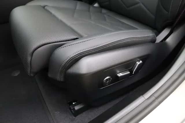BMW i5 (2026) thumbnail 16