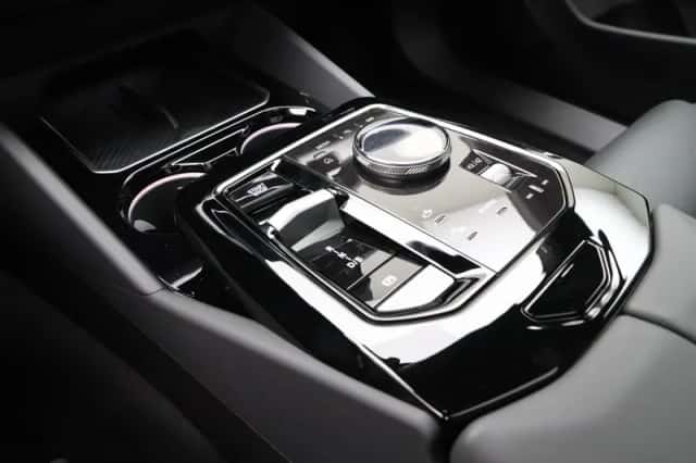 BMW i5 (2026) thumbnail 18