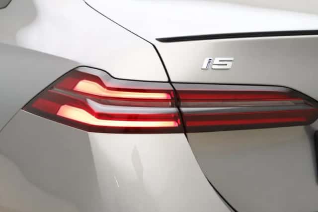 BMW i5 (2026) thumbnail 22