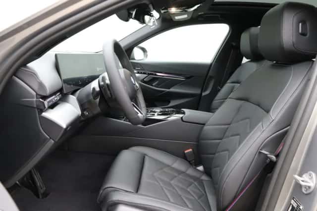 BMW i5 (2026) thumbnail 5