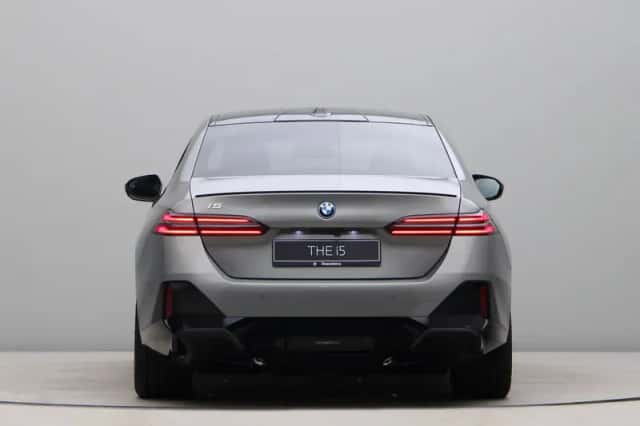 BMW i5 (2026) thumbnail 10