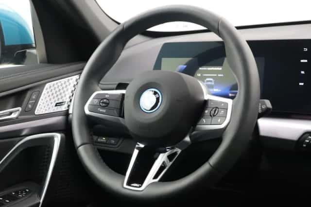 BMW iX1 (2026) thumbnail 2