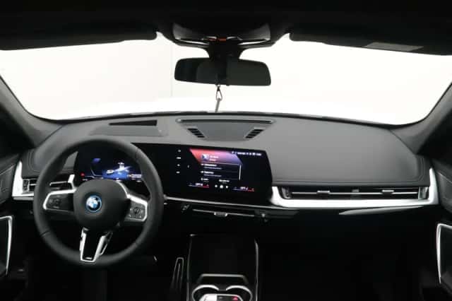 BMW iX1 (2026) thumbnail 13