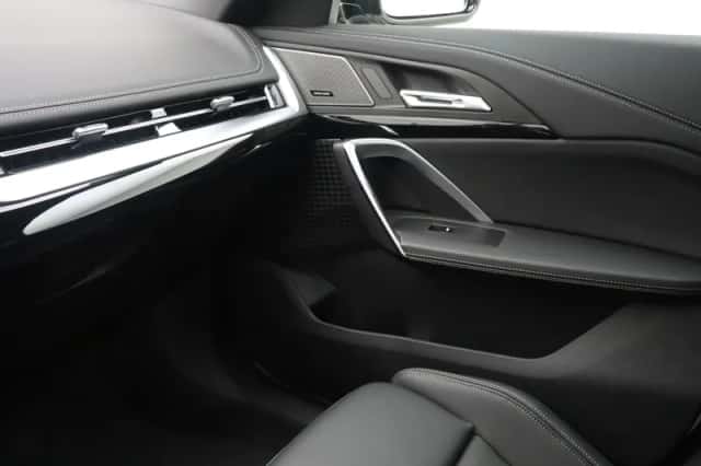 BMW iX1 (2026) thumbnail 15