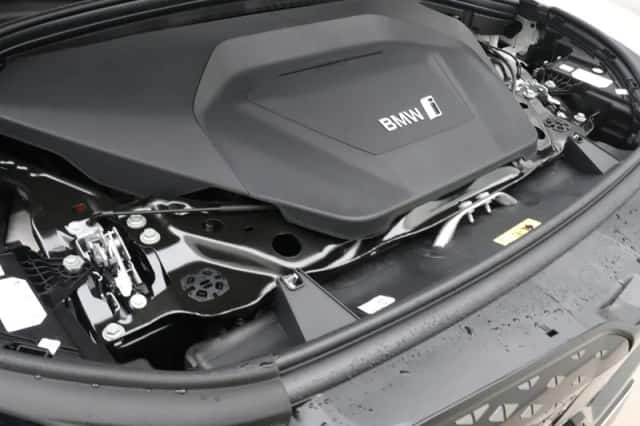 BMW iX1 (2026) thumbnail 4