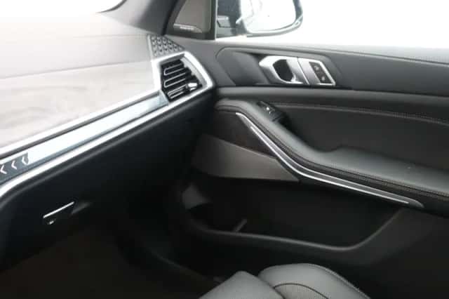 BMW X5 (2025) thumbnail 14