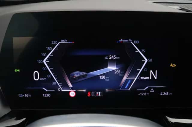 BMW iX1 (2023) thumbnail 3