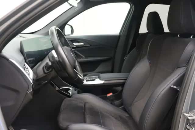 BMW iX1 (2023) thumbnail 4