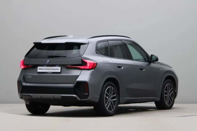 BMW iX1 (2023) thumbnail 8