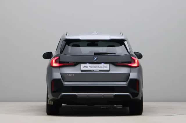 BMW iX1 (2023) thumbnail 9